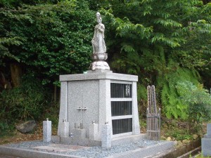 阿弥陀寺公園墓地　合同納骨供養塔