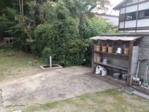 墓地へと続く整備された通路