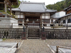 霊園入口に六体地蔵尊があり、墓地を見守って下さっております