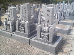 小さな区画の墓碑建立例