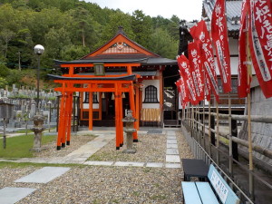 霊園入口に六体地蔵尊があり、墓地を見守って下さっております