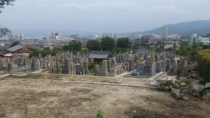 墓地からは琵琶湖も望める明るい墓地です