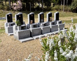 いのり地区の永代供養付家族墓は、コンパクトですが、お家のシンボル(お墓)としてしっかりとした大きさで使用面積は600×900があり、お申し込みが増えています。