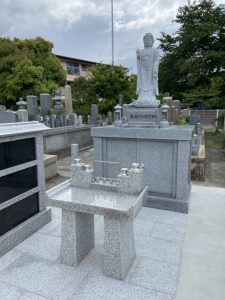 岡の芝墓地 永代供養合祠塔【-合掌-】