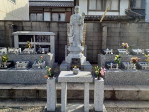 永代供養合祀塔は故人お名前を銘板(御影石)に刻字頂けます。