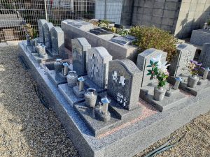 永代供養合祀塔は故人お名前を銘板(御影石)に刻字頂けます。