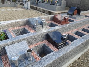 期限付きの永代供養墓。新区画
樹木葬『栞』（しおり）が新しくオープン！
コンパクトなお墓で11種類の石質からお選び頂けます。