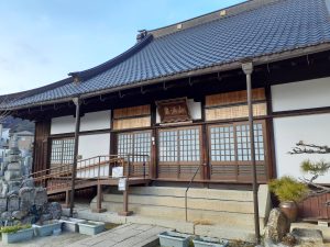 永代供養合祀塔は故人お名前を銘板(御影石)に刻字頂けます。